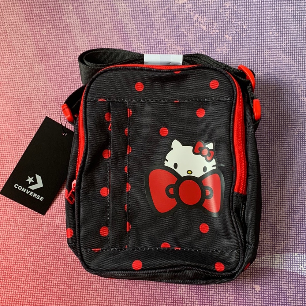 Converse 
X HELLO KITTY CROSS BODY BAG